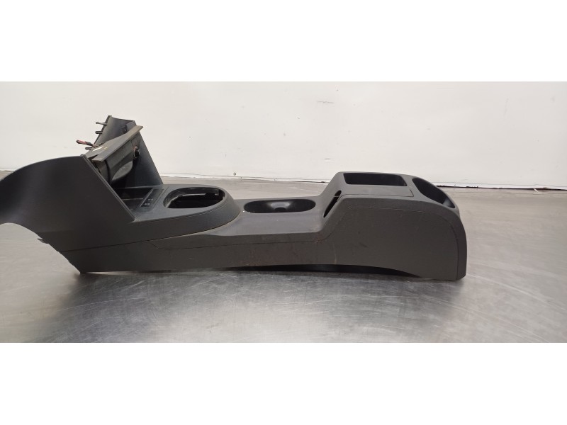 Recambio de apoyabrazos central para volkswagen caddy ka/kb (2c) kasten bluemotion referencia OEM IAM 2K086436371N  
