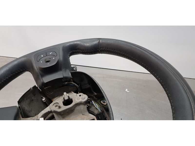 Recambio de volante para fiat 500 l (330) lounge referencia OEM IAM 6204725   Recambio de volante para fiat 500 l (330) lounge referencia OEM IAM 6204725