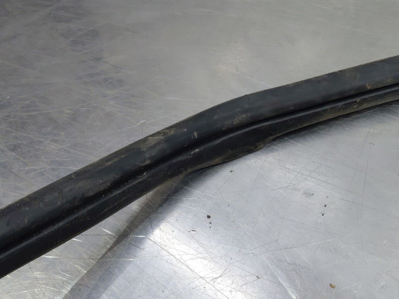 Recambio de gomas contorno puerta para iveco daily 35s16 35-160 referencia OEM IAM 504364956  