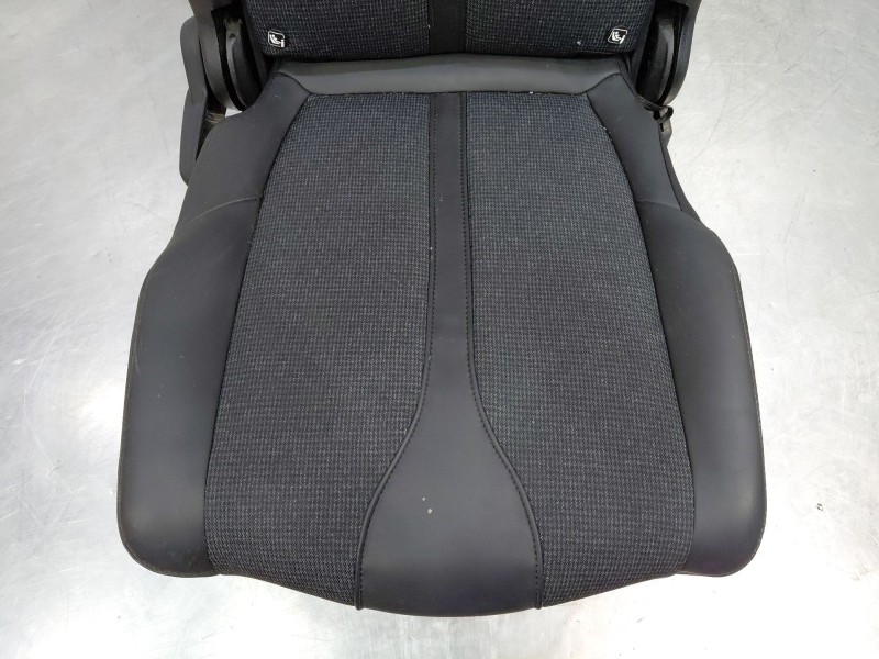 Recambio de asientos trasero derecho para peugeot 5008 allure referencia OEM IAM   
