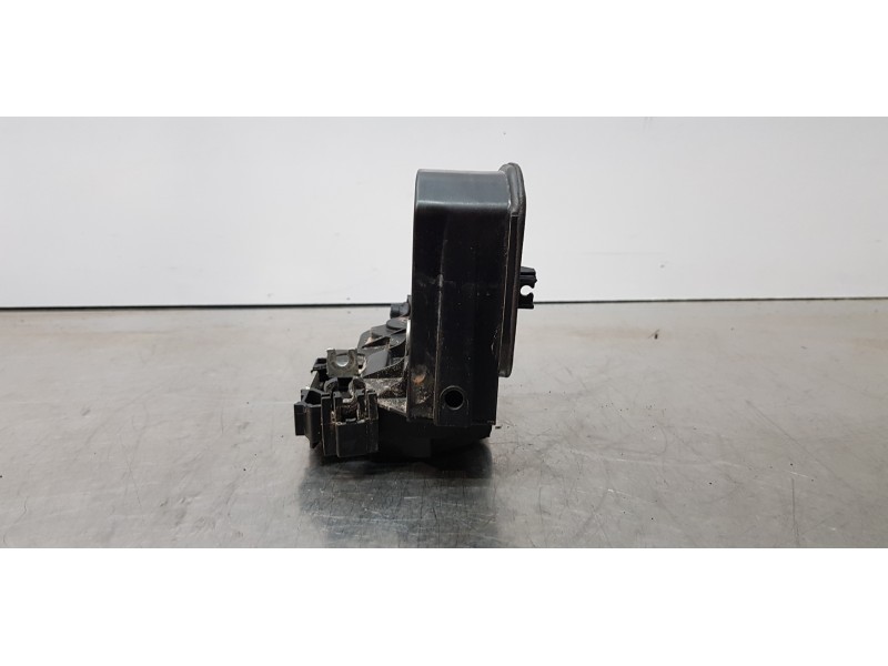 Recambio de cerradura puerta delantera derecha para bmw serie 1 berlina (e81/e87) 123d referencia OEM IAM 7202146  