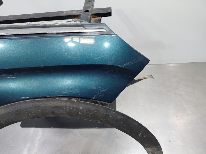Recambio de aleta delantera derecha para peugeot 5008 allure referencia OEM IAM 9812305680  