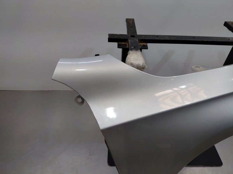 Recambio de aleta delantera derecha para mercedes-benz clase a (w176) design referencia OEM IAM A1768810201  