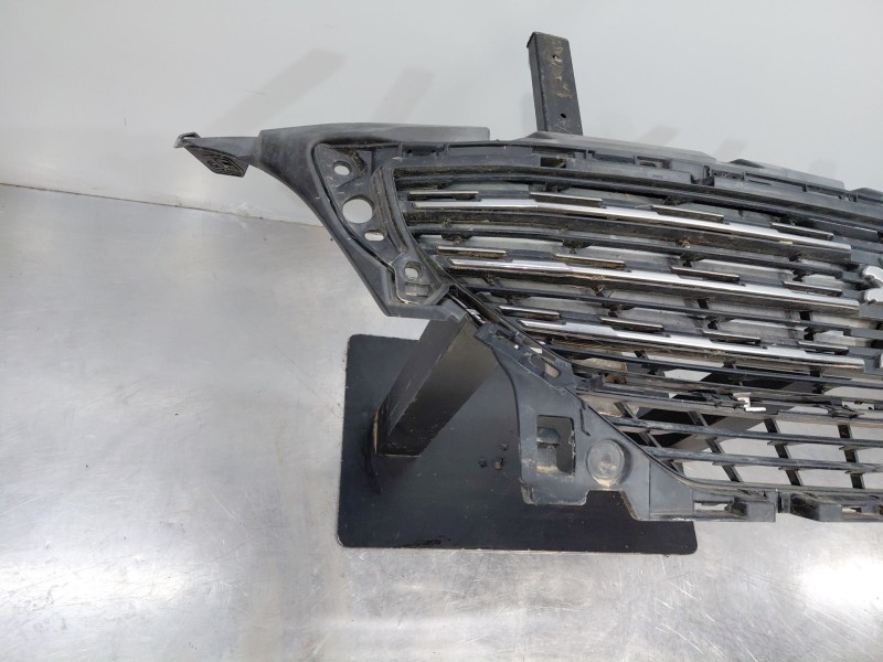 Recambio de rejilla delantera para peugeot 5008 allure referencia OEM IAM   