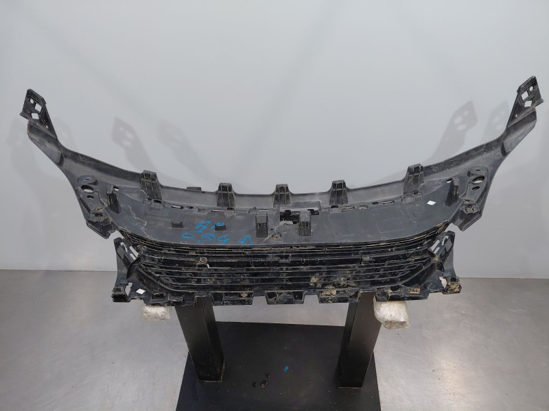 Recambio de rejilla delantera para peugeot 5008 allure referencia OEM IAM   