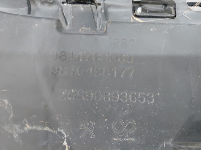 Recambio de rejilla delantera para peugeot 5008 allure referencia OEM IAM   