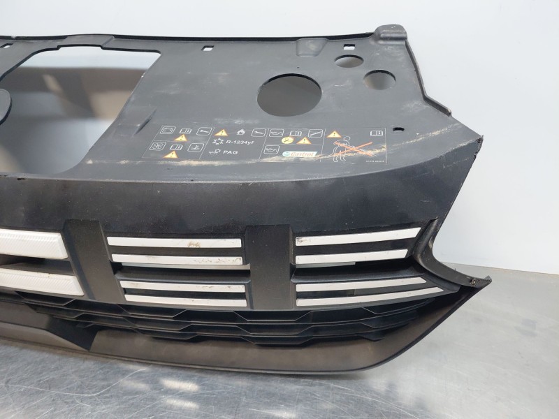 Recambio de rejilla delantera para dacia sandero iii driving referencia OEM IAM 622545391R 622547147R 