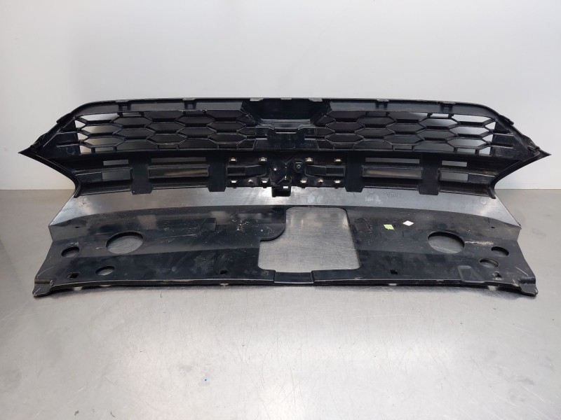 Recambio de rejilla delantera para dacia sandero iii driving referencia OEM IAM 622545391R 622547147R 