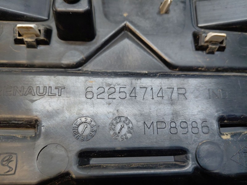 Recambio de rejilla delantera para dacia sandero iii driving referencia OEM IAM 622545391R 622547147R 