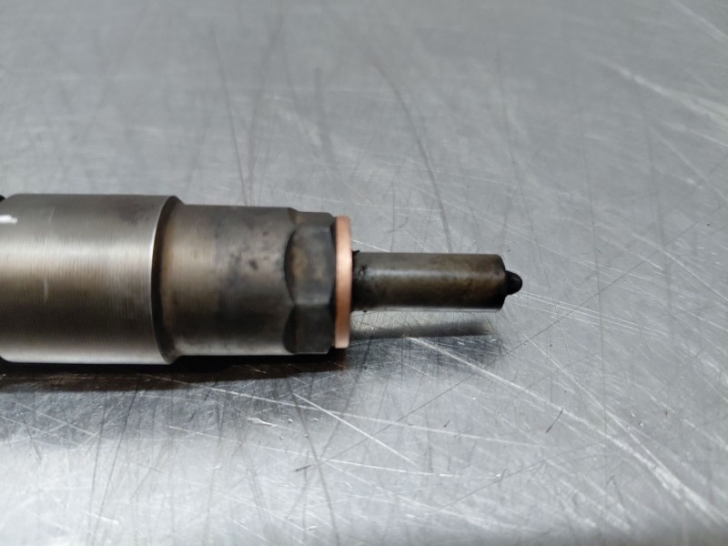 Recambio de inyector para bmw 1 (e81) 116 d referencia OEM IAM   