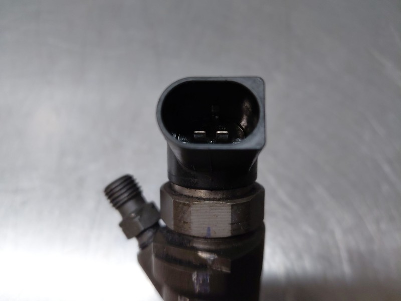 Recambio de inyector para bmw 1 (e81) 116 d referencia OEM IAM   