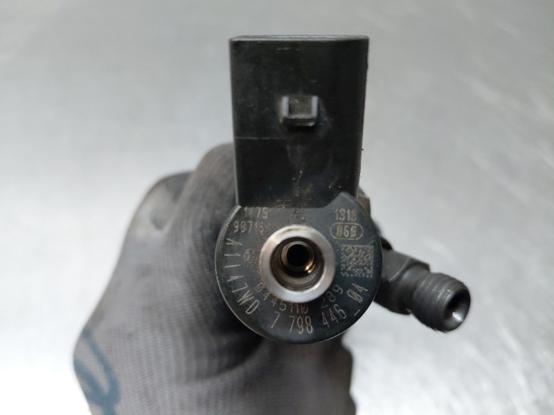 Recambio de inyector para bmw 1 (e81) 116 d referencia OEM IAM   