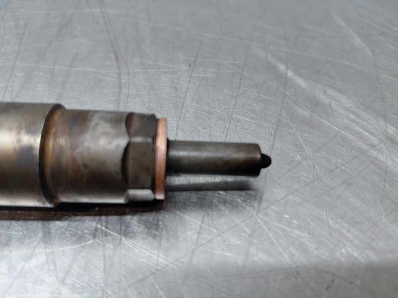 Recambio de inyector para bmw 1 (e81) 116 d referencia OEM IAM   