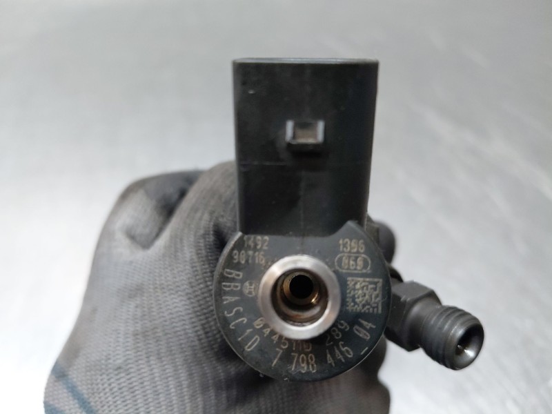 Recambio de inyector para bmw 1 (e81) 116 d referencia OEM IAM   
