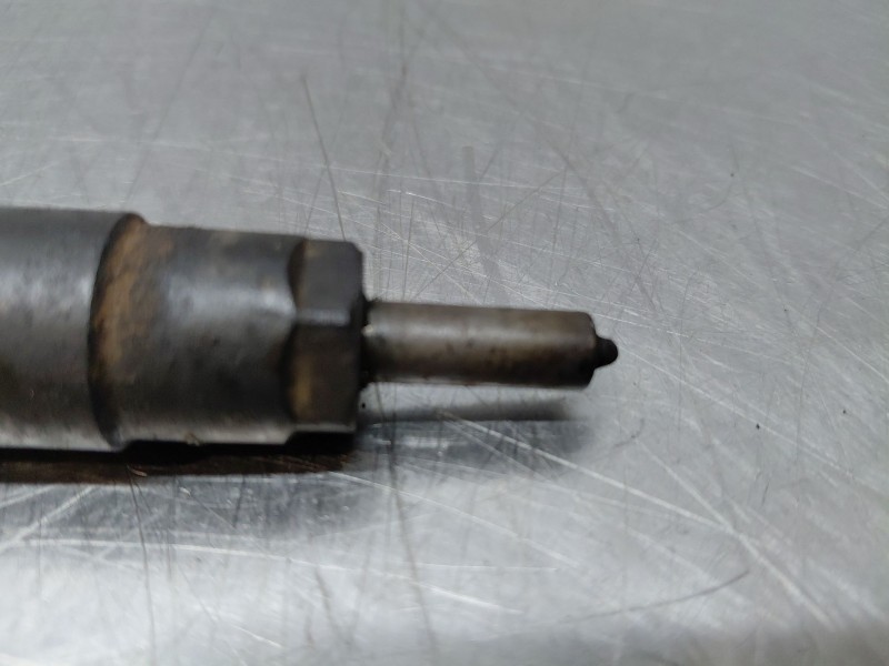 Recambio de inyector para bmw 1 (e81) 116 d referencia OEM IAM   