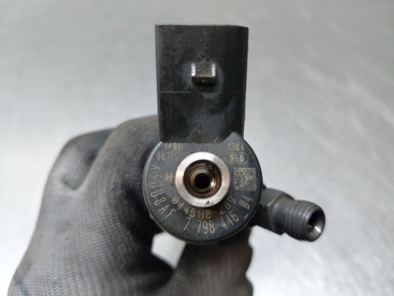 Recambio de inyector para bmw 1 (e81) 116 d referencia OEM IAM   