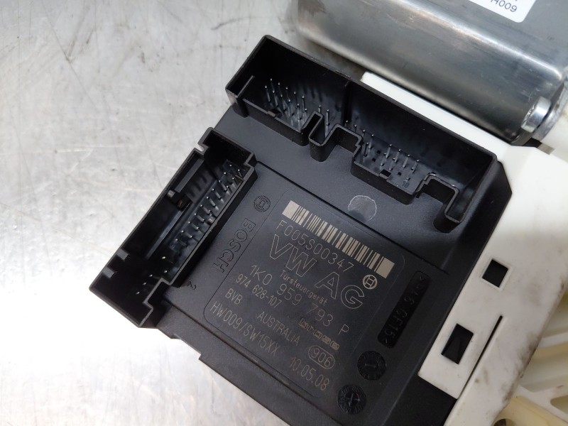 Recambio de motor elevalunas delantero izquierdo para seat leon (1p1) 1.9 tdi referencia OEM IAM   