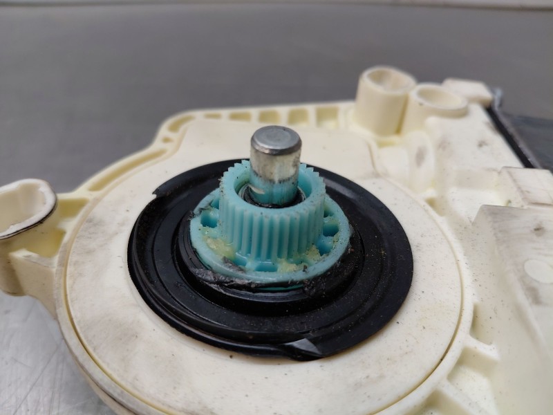 Recambio de motor elevalunas delantero derecho para seat leon (1p1) 1.9 tdi referencia OEM IAM   