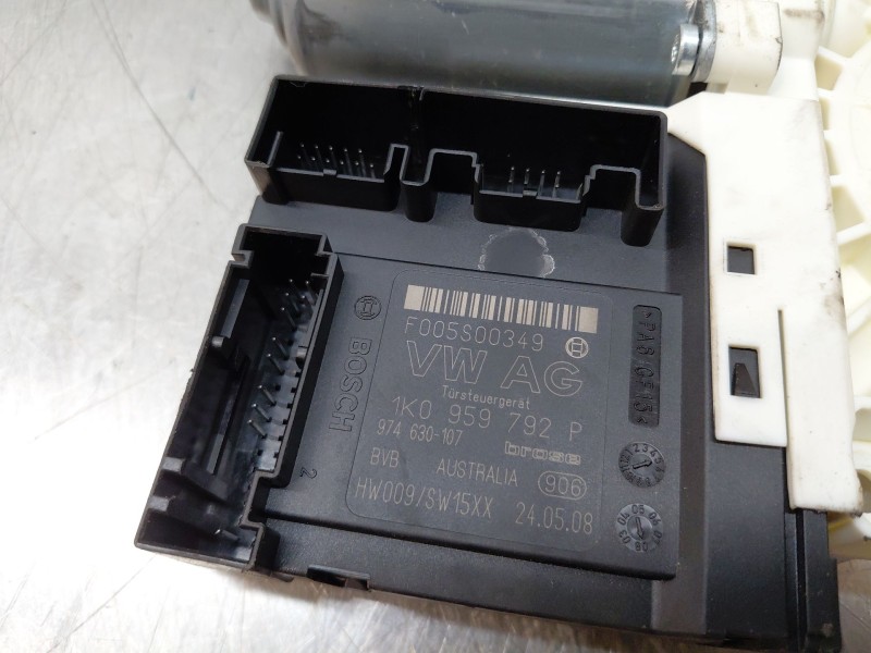 Recambio de motor elevalunas delantero derecho para seat leon (1p1) 1.9 tdi referencia OEM IAM   