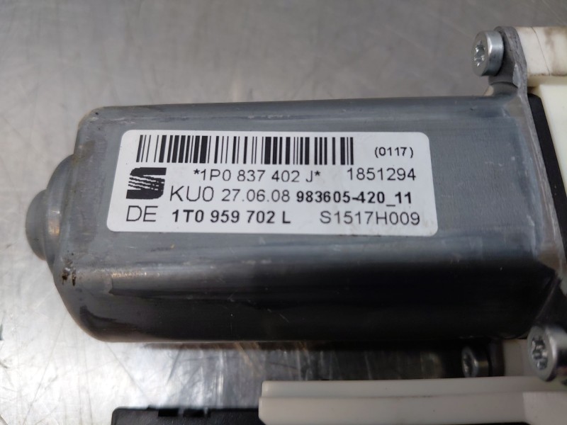 Recambio de motor elevalunas delantero derecho para seat leon (1p1) 1.9 tdi referencia OEM IAM   