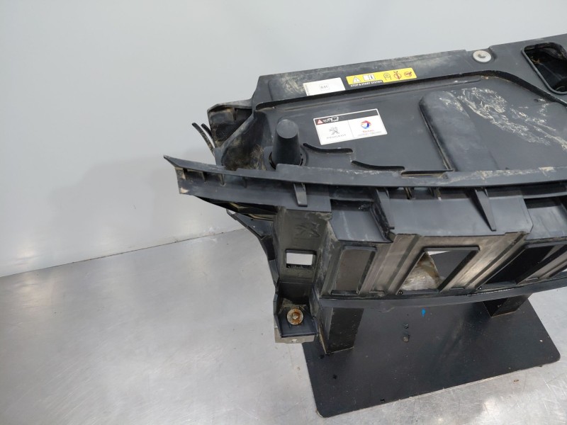 Recambio de travesaño superior para peugeot 5008 allure referencia OEM IAM   