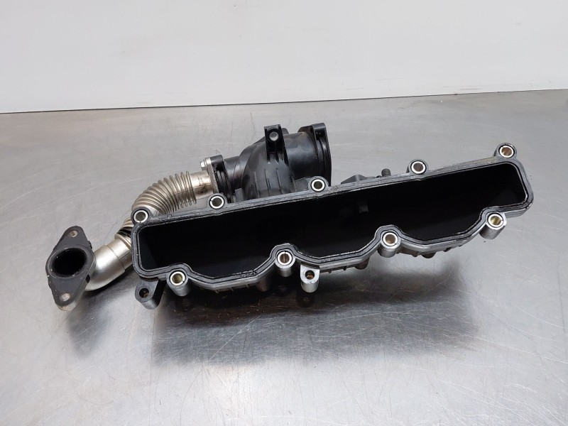 Recambio de colector admision para iveco daily 35s16 35-160 referencia OEM IAM 504384189  