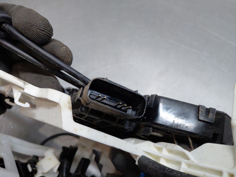 Recambio de cerradura puerta delantera derecha para hyundai tucson (tl, tle) 1.7 crdi referencia OEM IAM 81320D7500  