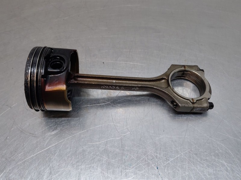 Recambio de biela para hyundai kona hybrid referencia OEM IAM 2351003HA0  