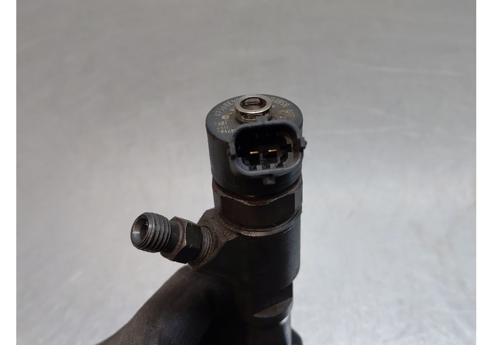 Recambio de inyector para iveco daily 35s16 35-160 referencia OEM IAM 0445110418 504389548 