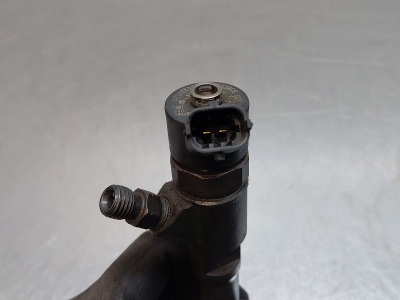 Recambio de inyector para iveco daily 35s16 35-160 referencia OEM IAM 0445110418 504389548 