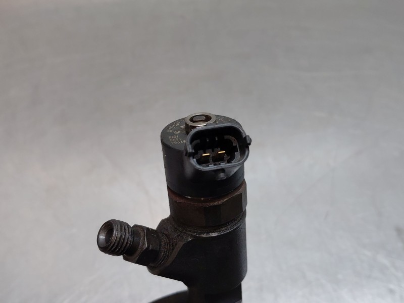 Recambio de inyector para iveco daily 35s16 35-160 referencia OEM IAM 0445110418 504389548 