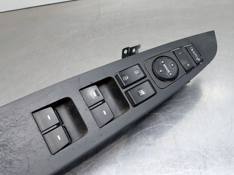 Recambio de mando elevalunas delantero izquierdo para hyundai tucson (tl, tle) 1.7 crdi referencia OEM IAM 93570D30414X  