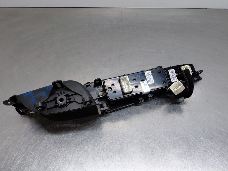 Recambio de mando elevalunas delantero izquierdo para hyundai tucson (tl, tle) 1.7 crdi referencia OEM IAM 93570D30414X  