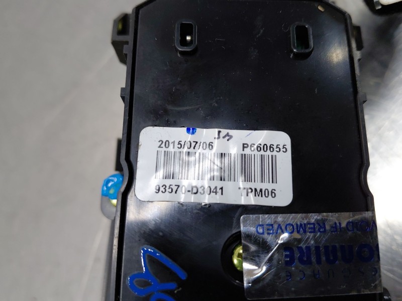 Recambio de mando elevalunas delantero izquierdo para hyundai tucson (tl, tle) 1.7 crdi referencia OEM IAM 93570D30414X  