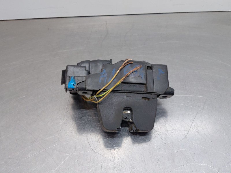 Recambio de cerradura maletero / porton para peugeot 5008 allure referencia OEM IAM 9816195380  