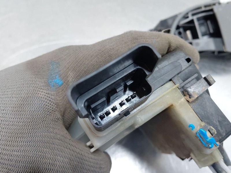 Recambio de cerradura puerta delantera derecha para peugeot 5008 allure referencia OEM IAM 9810423480  