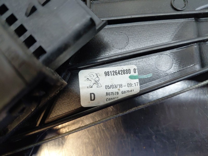Recambio de elevalunas trasero derecho para peugeot 5008 allure referencia OEM IAM 9812642880  