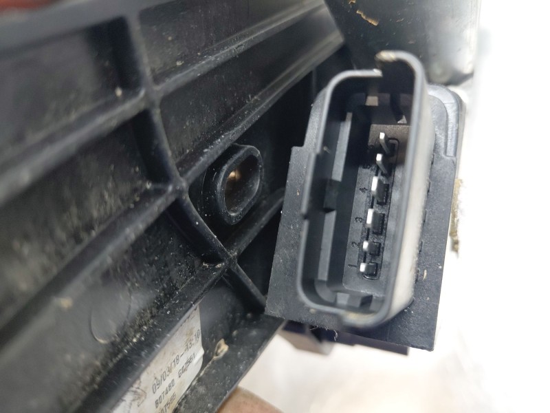 Recambio de elevalunas trasero izquierdo para peugeot 5008 allure referencia OEM IAM 9812643180  