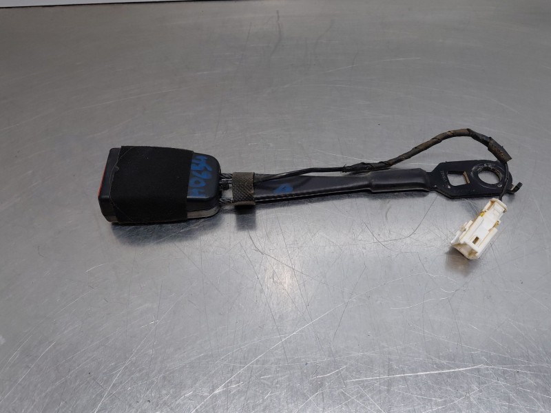 Recambio de enganche del cinturon delantero der para peugeot 5008 allure referencia OEM IAM 98095024XX  