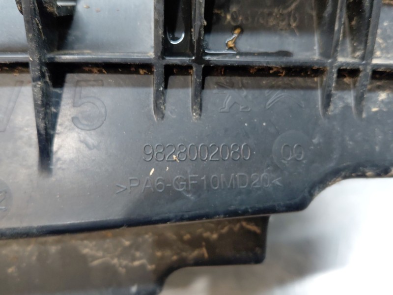Recambio de filtro aire para peugeot 5008 allure referencia OEM IAM 9828002080  