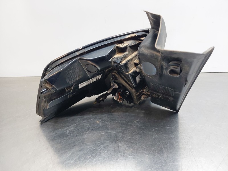 Recambio de piloto trasero derecho para peugeot 5008 allure referencia OEM IAM 9811028180  