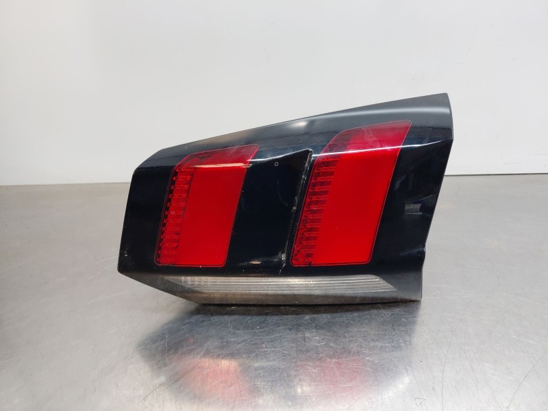 Recambio de piloto trasero derecho interior para peugeot 5008 allure referencia OEM IAM 9811027780  