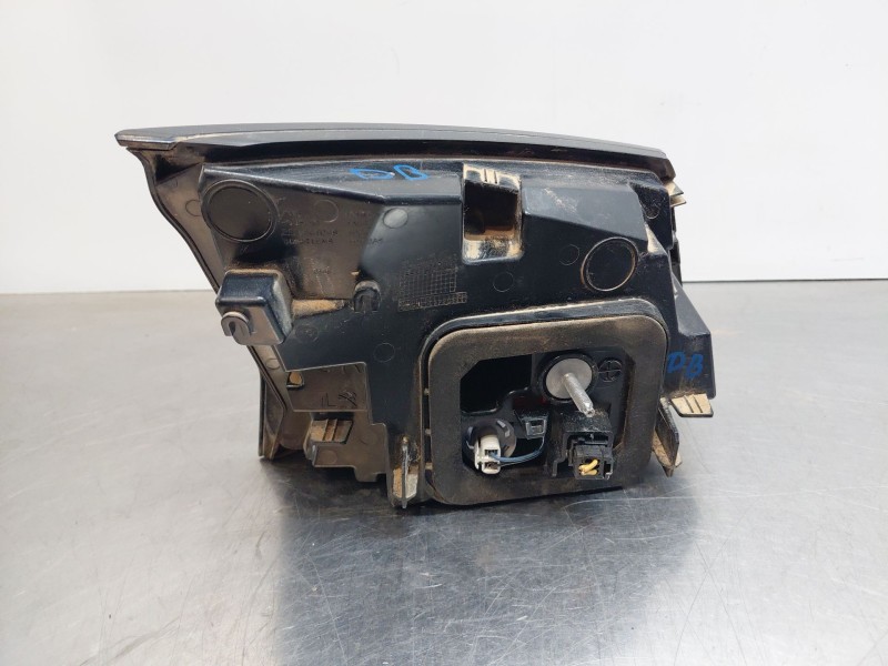 Recambio de piloto trasero derecho interior para peugeot 5008 allure referencia OEM IAM 9811027780  