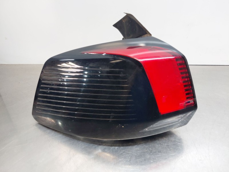 Recambio de piloto trasero izquierdo para peugeot 5008 allure referencia OEM IAM 9811028080  