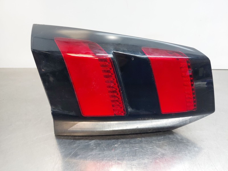Recambio de piloto trasero izquierdo interior para peugeot 5008 allure referencia OEM IAM 9811027880  