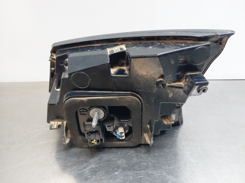 Recambio de piloto trasero izquierdo interior para peugeot 5008 allure referencia OEM IAM 9811027880  