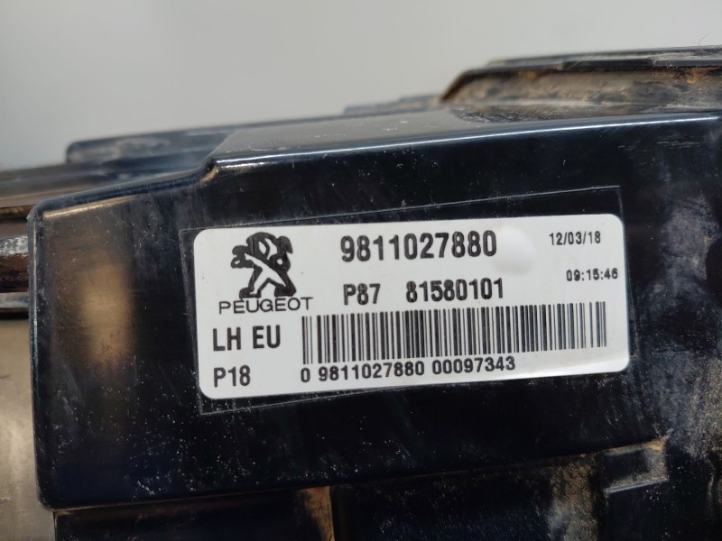 Recambio de piloto trasero izquierdo interior para peugeot 5008 allure referencia OEM IAM 9811027880  