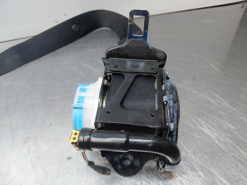 Recambio de cinturon seguridad trasero derecho para mercedes-benz clase a (w176) design referencia OEM IAM A1768602385  