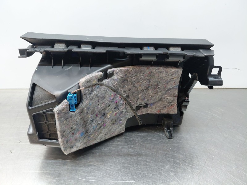 Recambio de guantera para mercedes-benz clase a (w176) design referencia OEM IAM A1766808600  