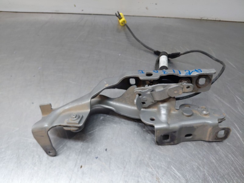 Recambio de bisagra capot para mercedes-benz clase a (w176) design referencia OEM IAM A1768800328 A1179061000 